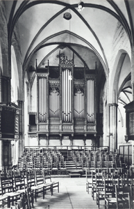 2990 Interieur van de Buurkerk te Utrecht: het schip naar het westen met het orgel tegen de muur van de toren.